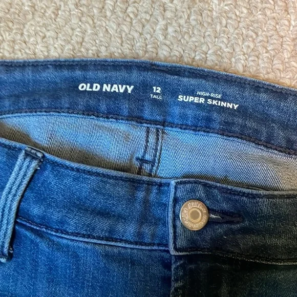 Old Navy 12 tall super skinny high rise medium wash jeans - Picture 2 of 6